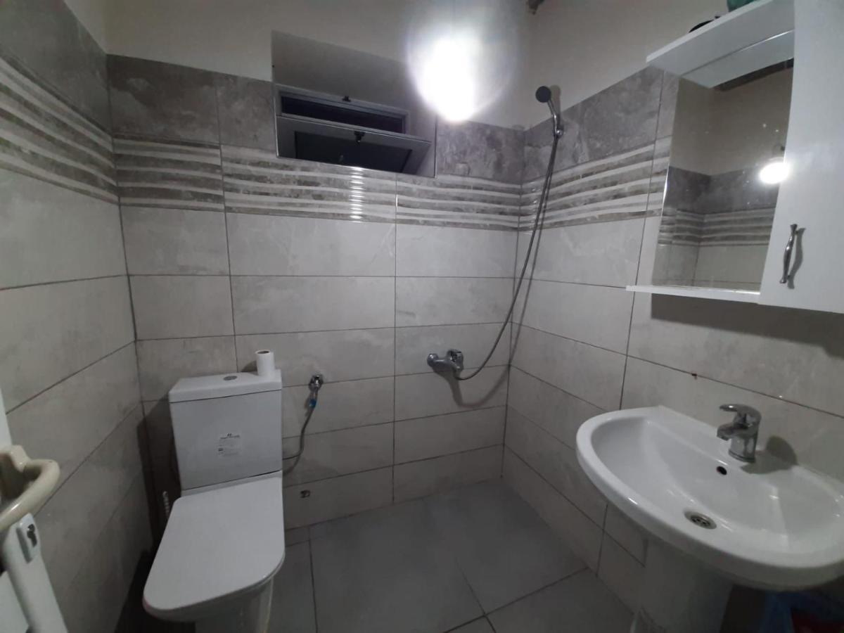 Guest House Emanueli Tropoje Екстериор снимка