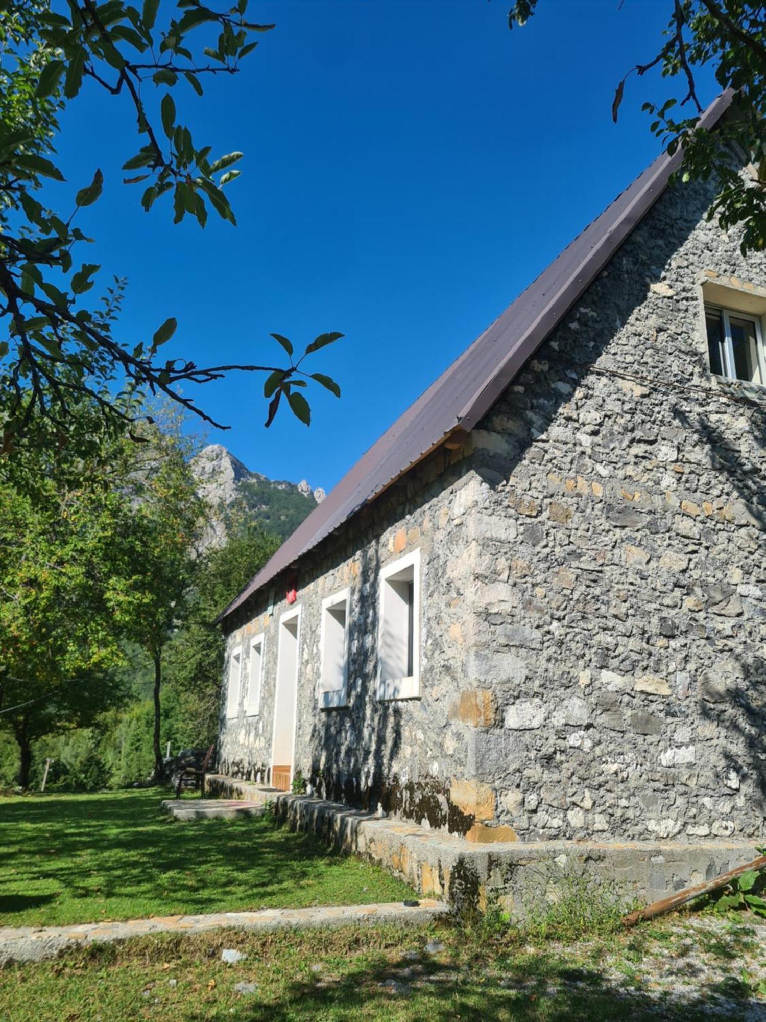 Guest House Emanueli Tropoje Екстериор снимка